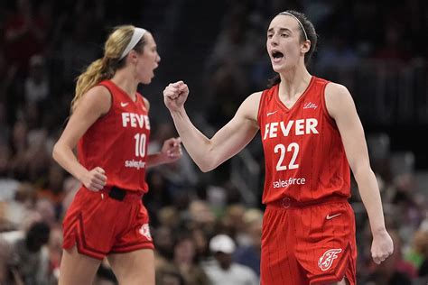 Caitlin Clark dominates and sets new WNBA record in .